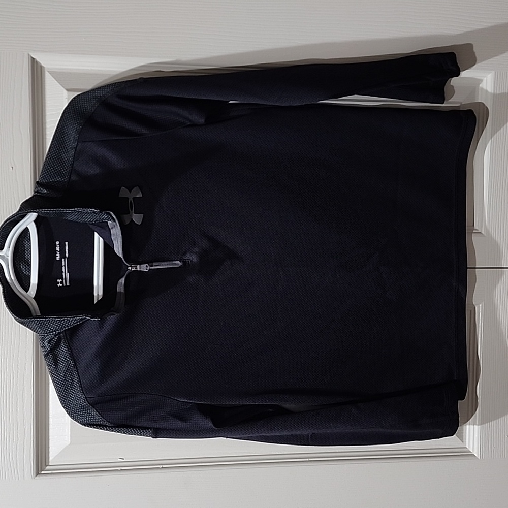Under armour loose fit heatgeat 1/4 zip pullover‎ size ylg